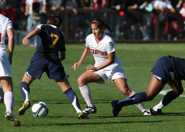 Stanford-Cal Womens soccer-048.JPG - 2009 NCAA Women's Soccer, Cal at Stanford.